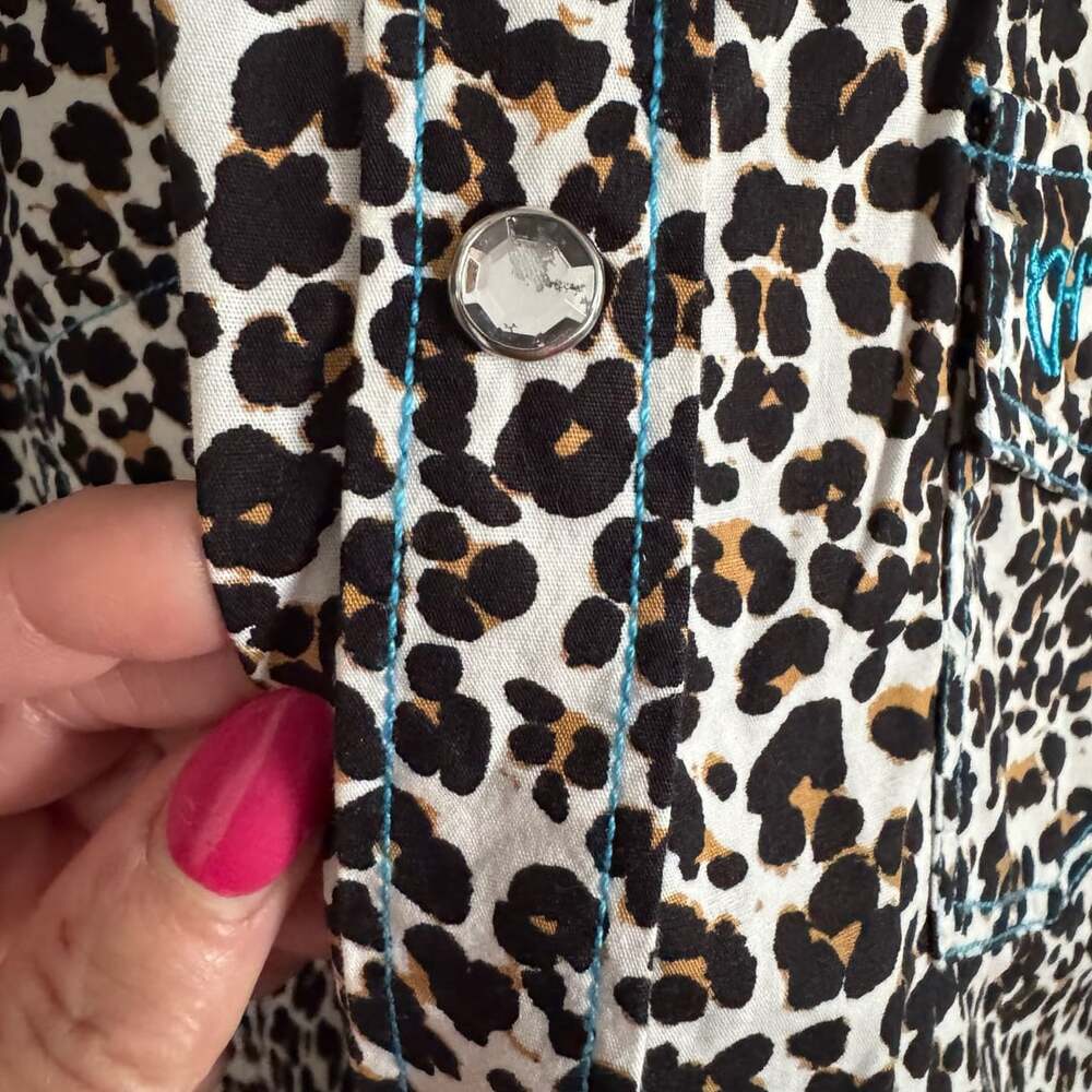 Cowgirl Hardware Leopard Print Western Button-Up Shirt with Teal Embroidery Med - Picture 12 of 12